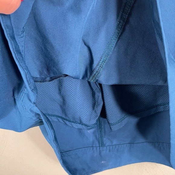 Orvis Women's Lightweight and Moisture Wicking Skort Blue Size Medium - Picture 3 of 6
